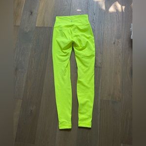 Highlighter yellow Wunder Under High-Rise Tight 28"
*Luxtreme